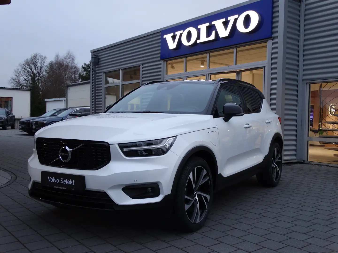 Volvo XC40 R-Design Expression Recharge T4 Plug-In Hybrid 2WD Weiß - 1