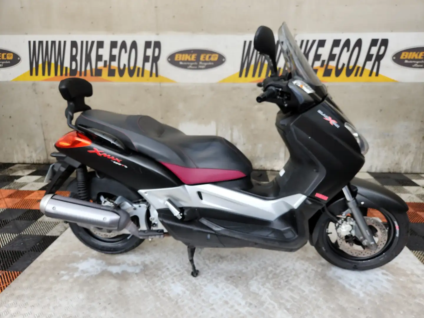 Yamaha X-Max 125 Negro - 1