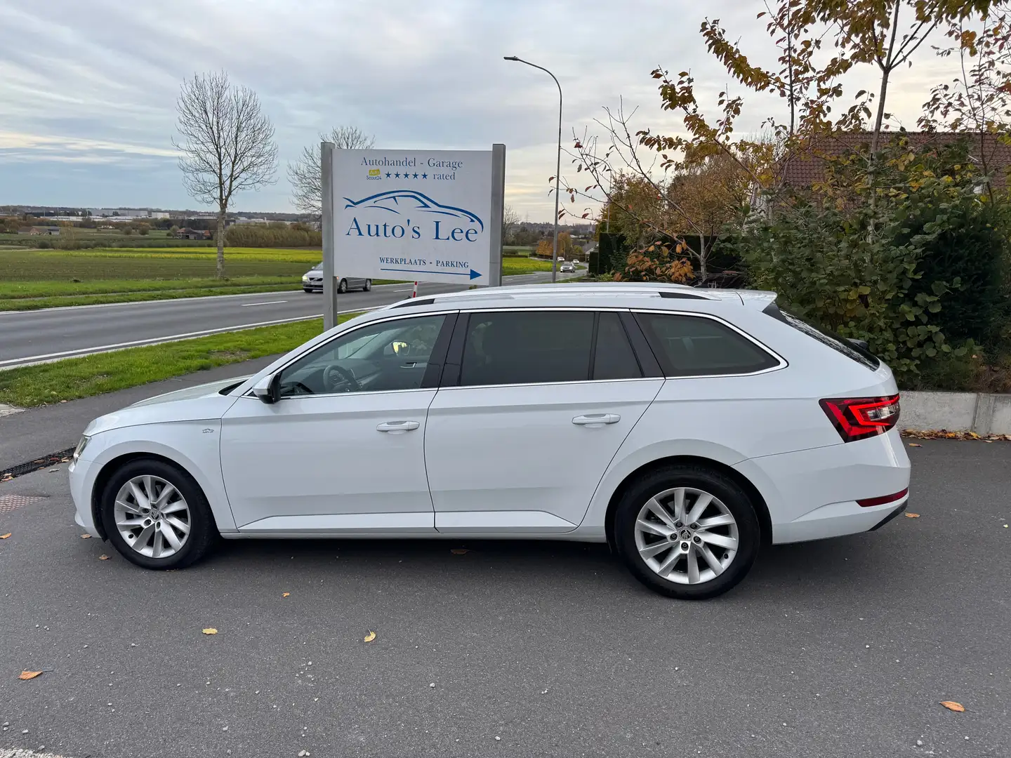 Skoda Superb Superb Combi 1.6 TDI DSG/carplay/memory stoelen/.. Wit - 2