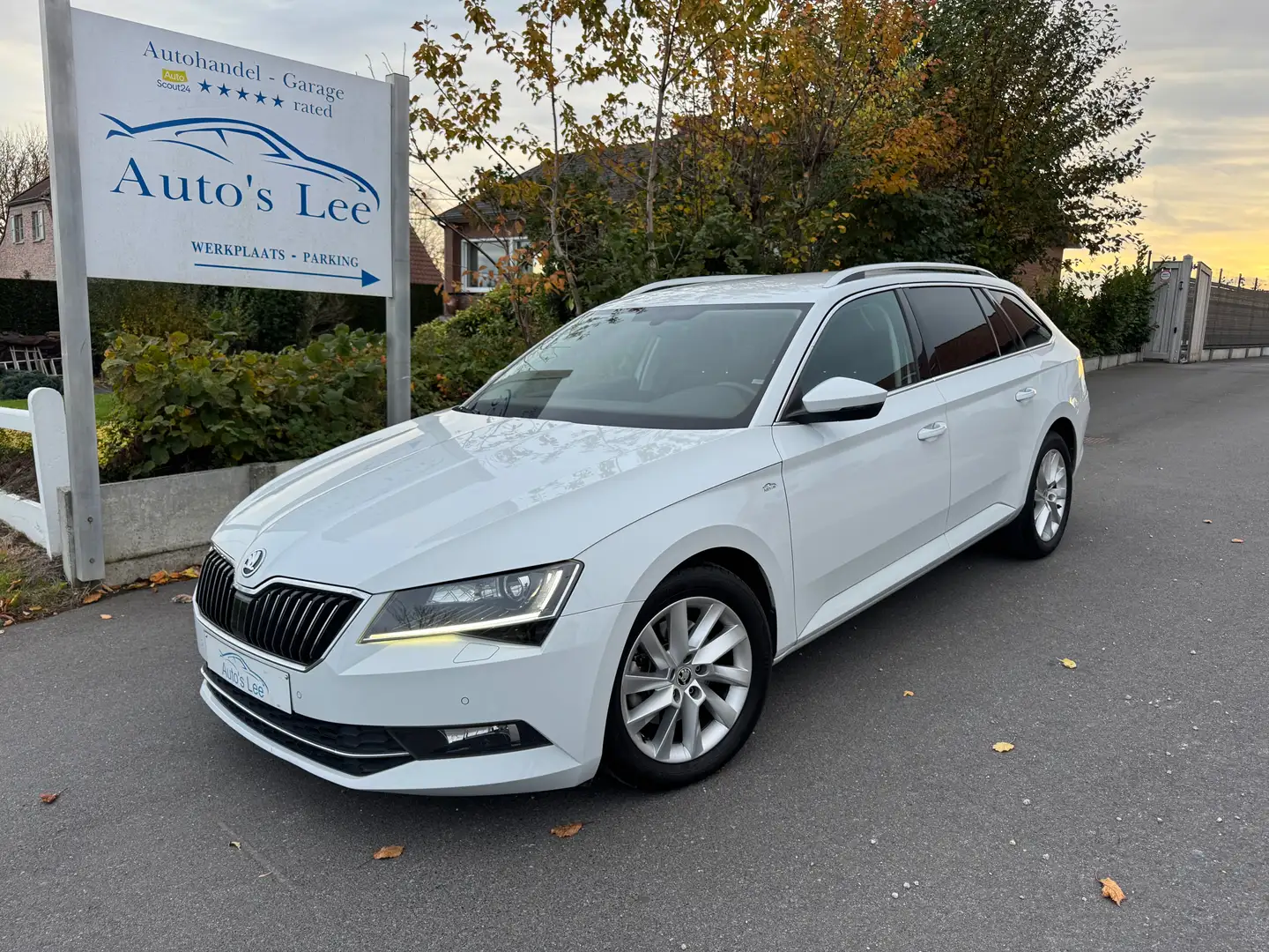 Skoda Superb Superb Combi 1.6 TDI DSG/carplay/memory stoelen/.. Wit - 1
