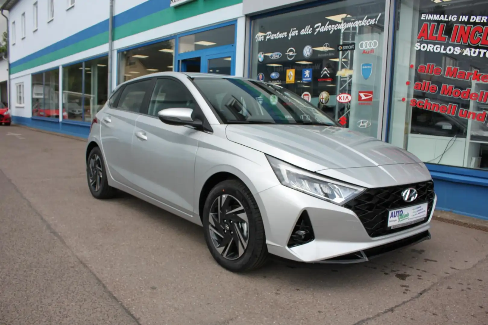 Hyundai i20 1.0 LED Kilmaaut. SHZ R-Cam Virtual Plateado - 2