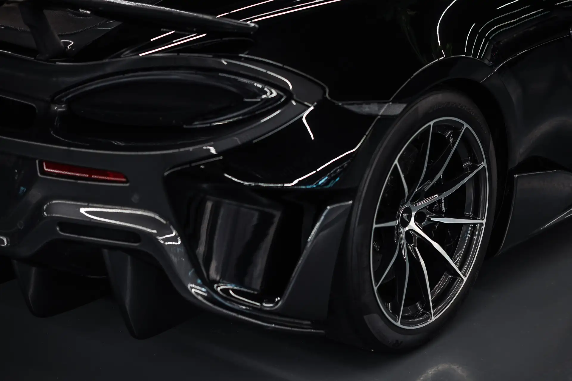 맥라렌 600LT 2019 검정 사진 7