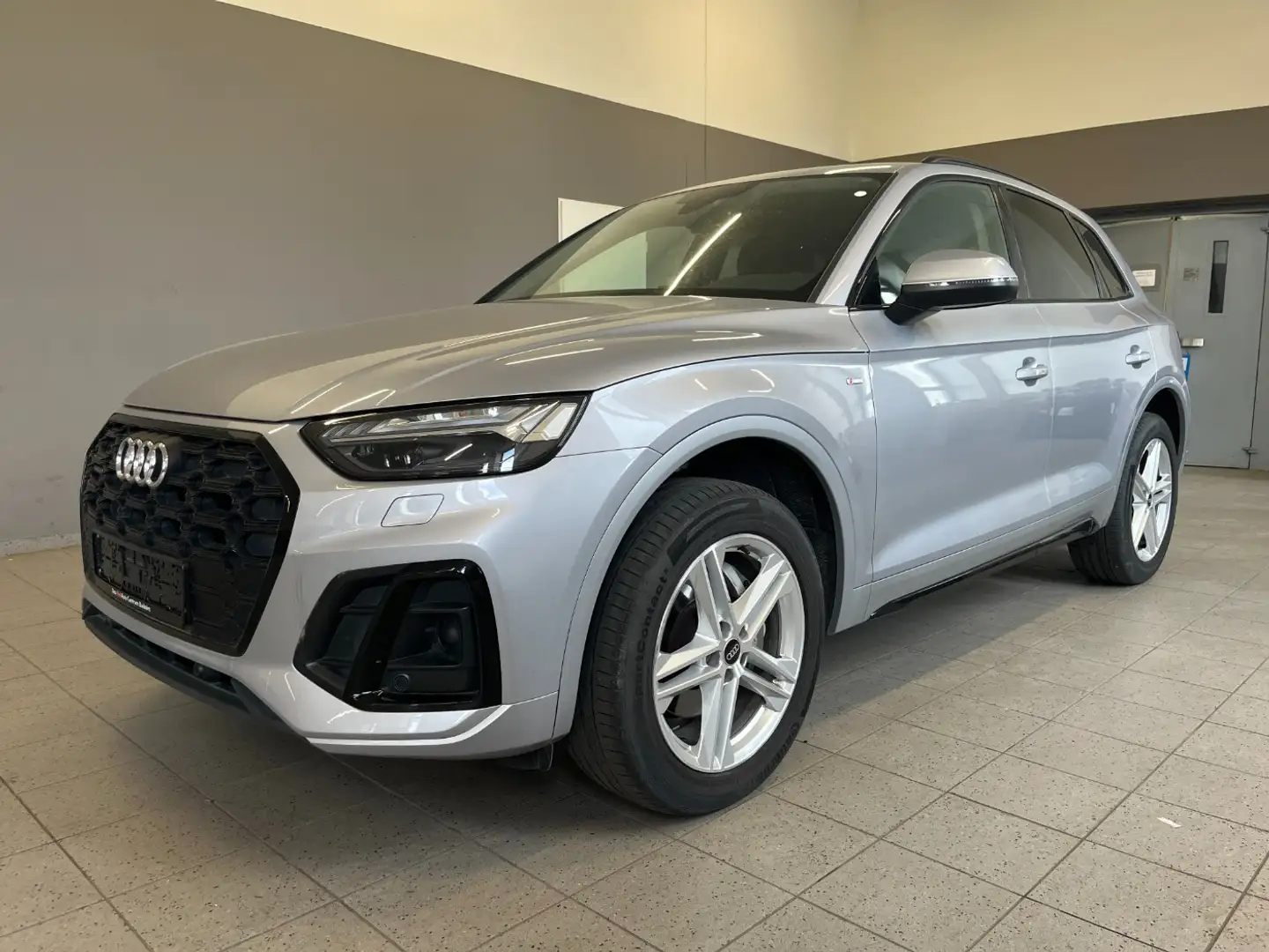 Audi Q5 40 TDI qua. S-Line*AHK*Pano*Matrix*Opt.Schwarz Silber - 2