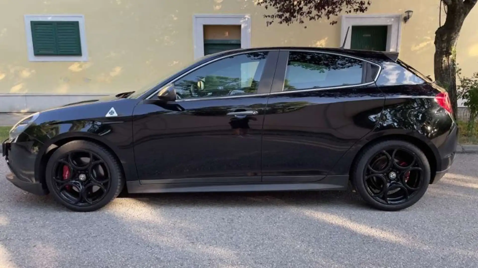 Alfa Romeo Giulietta Schwarz - 1