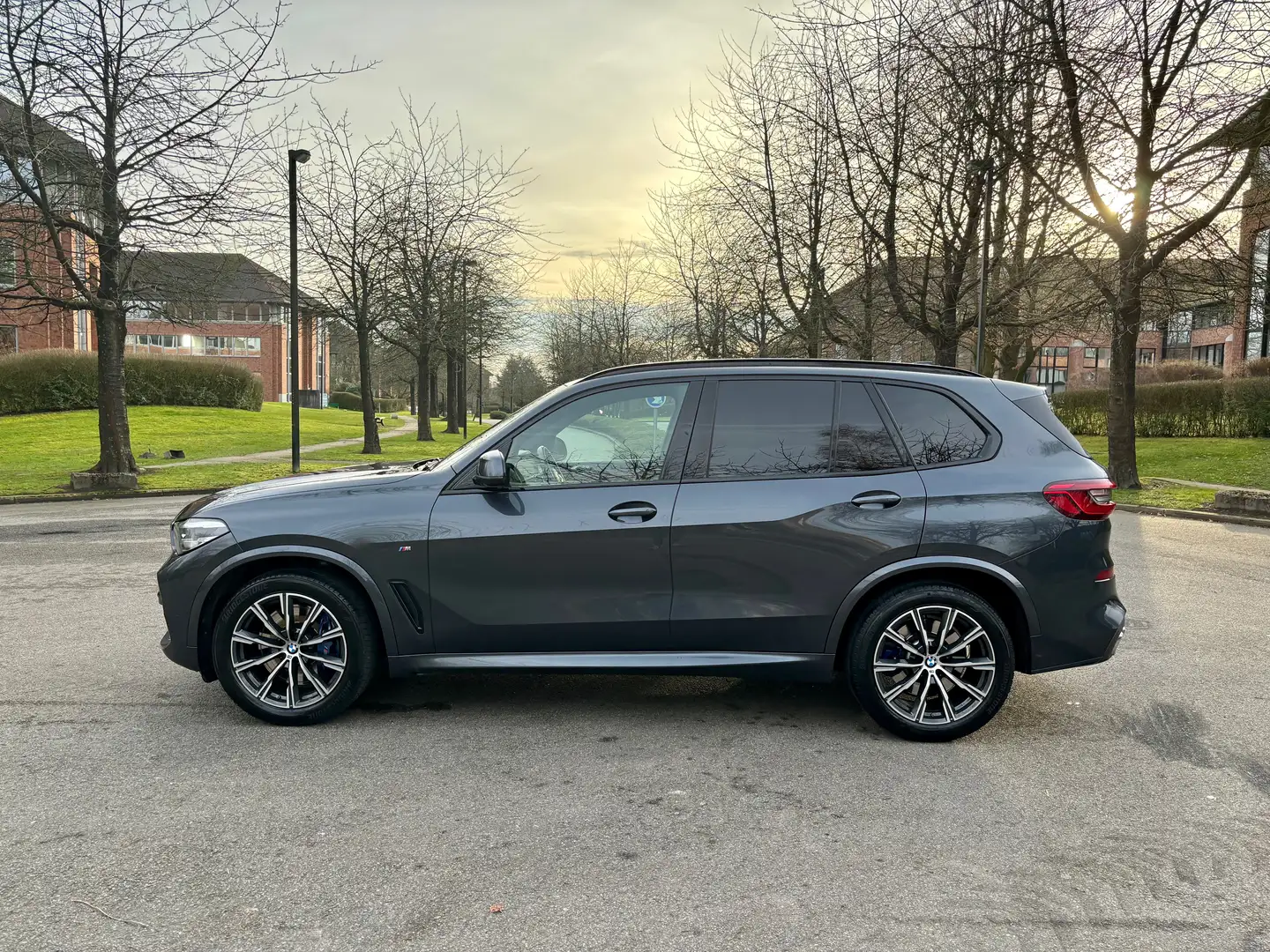 BMW X5 3.0 dA xDrive30 PACK M ** Harman / Camera / led ** Grijs - 2