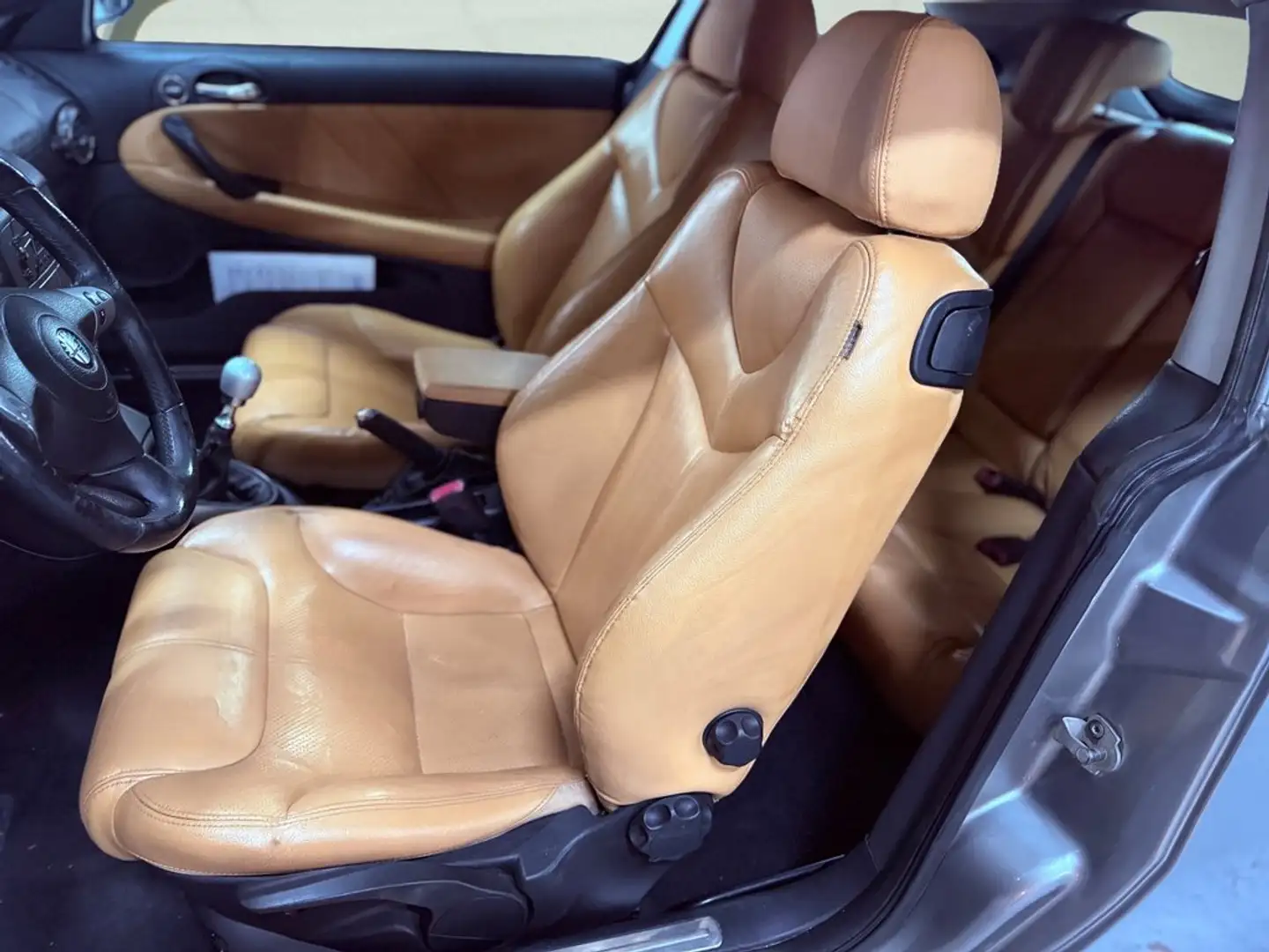 Alfa Romeo GT 1.9 JTD Distinctive Gris - 2