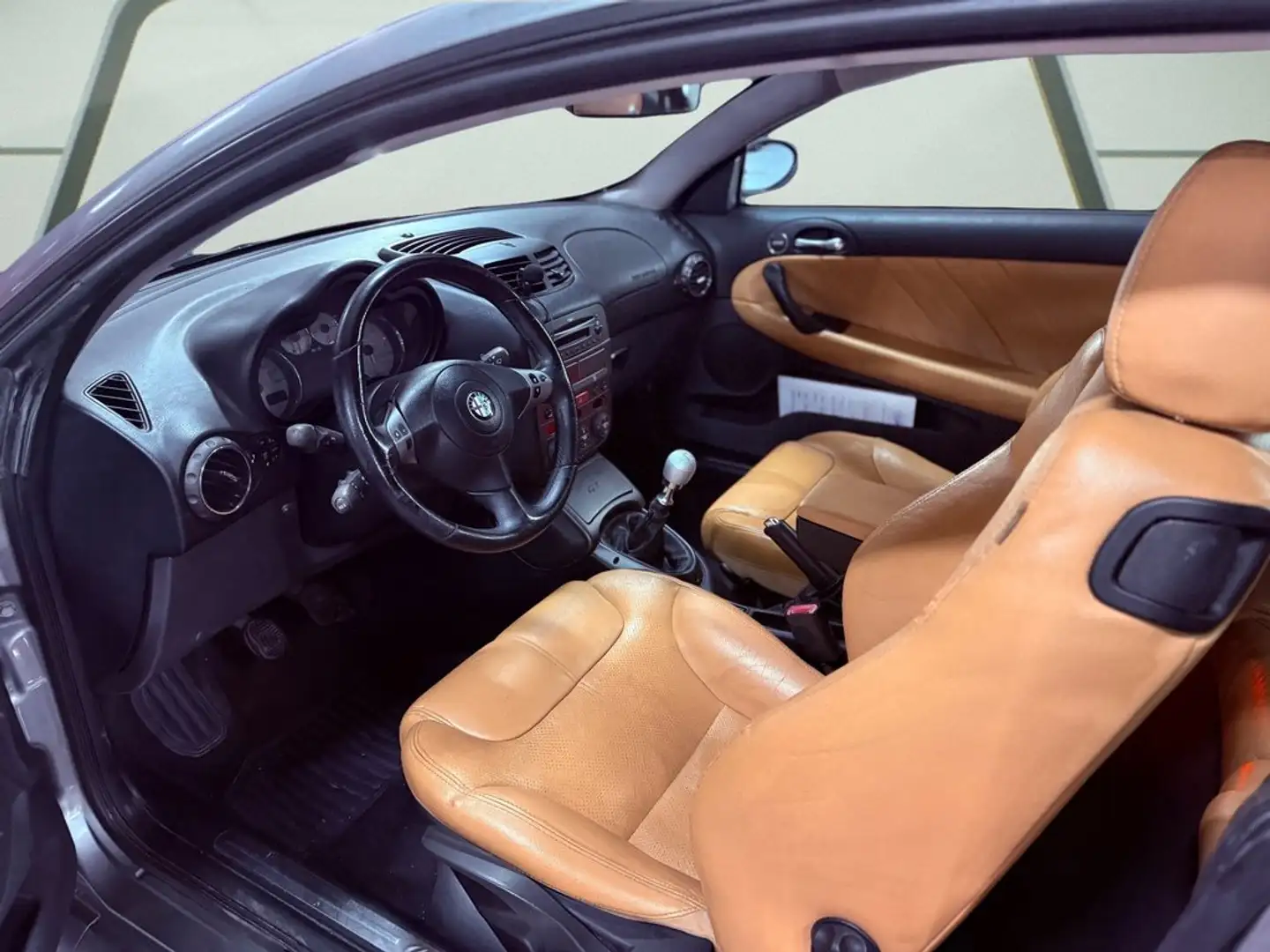 Alfa Romeo GT 1.9 JTD Distinctive Gris - 1