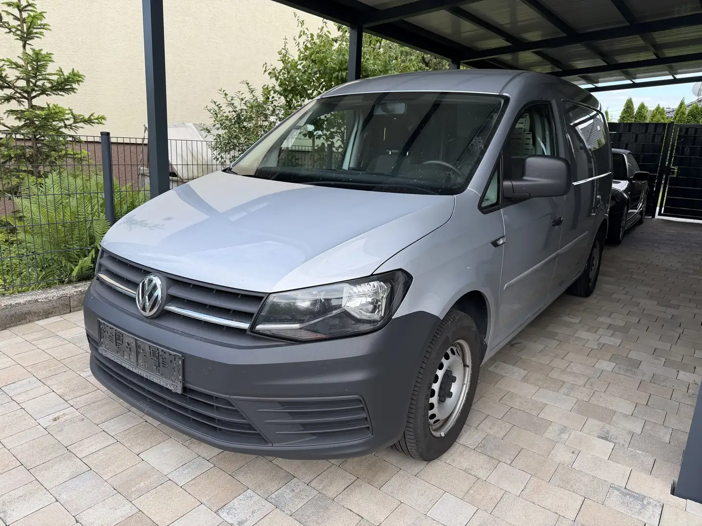 Trucks-Lkw VW VW Caddy Maxi / 2.0 / 1. Besitz / Sortimo Regal Grau - 1