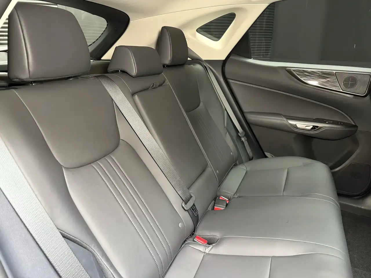 Lexus NX снимка Lexus NX