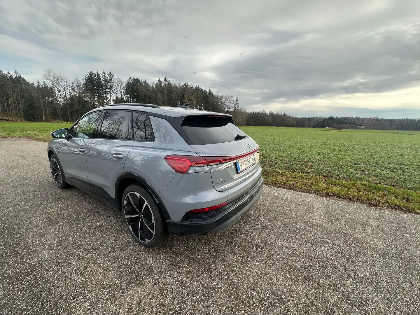 Audi Q4 e-tron Q4 50 e-tron quattro 220kW 82kWh Grau - 2