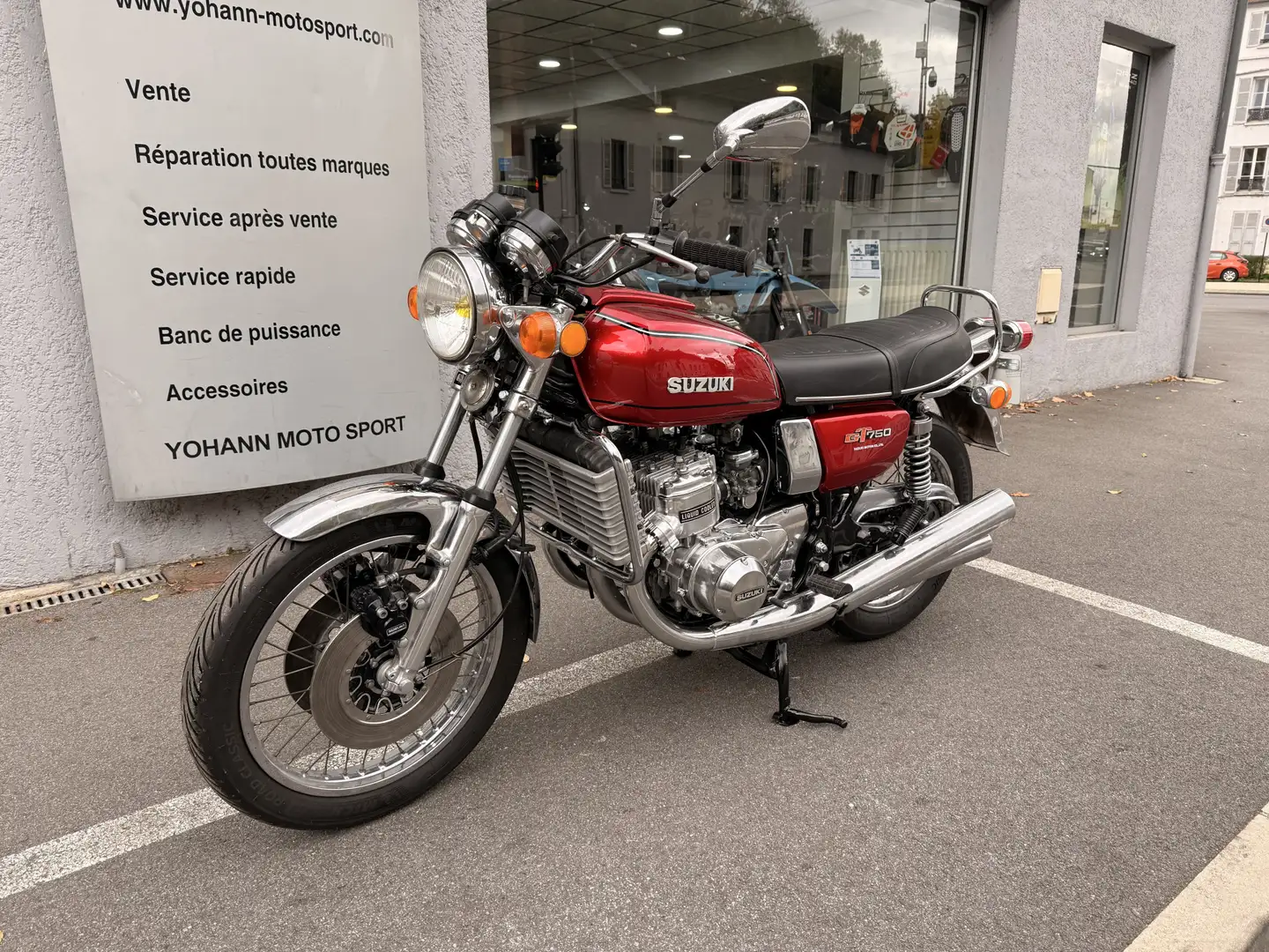 Suzuki GT 750 Rouge - 2