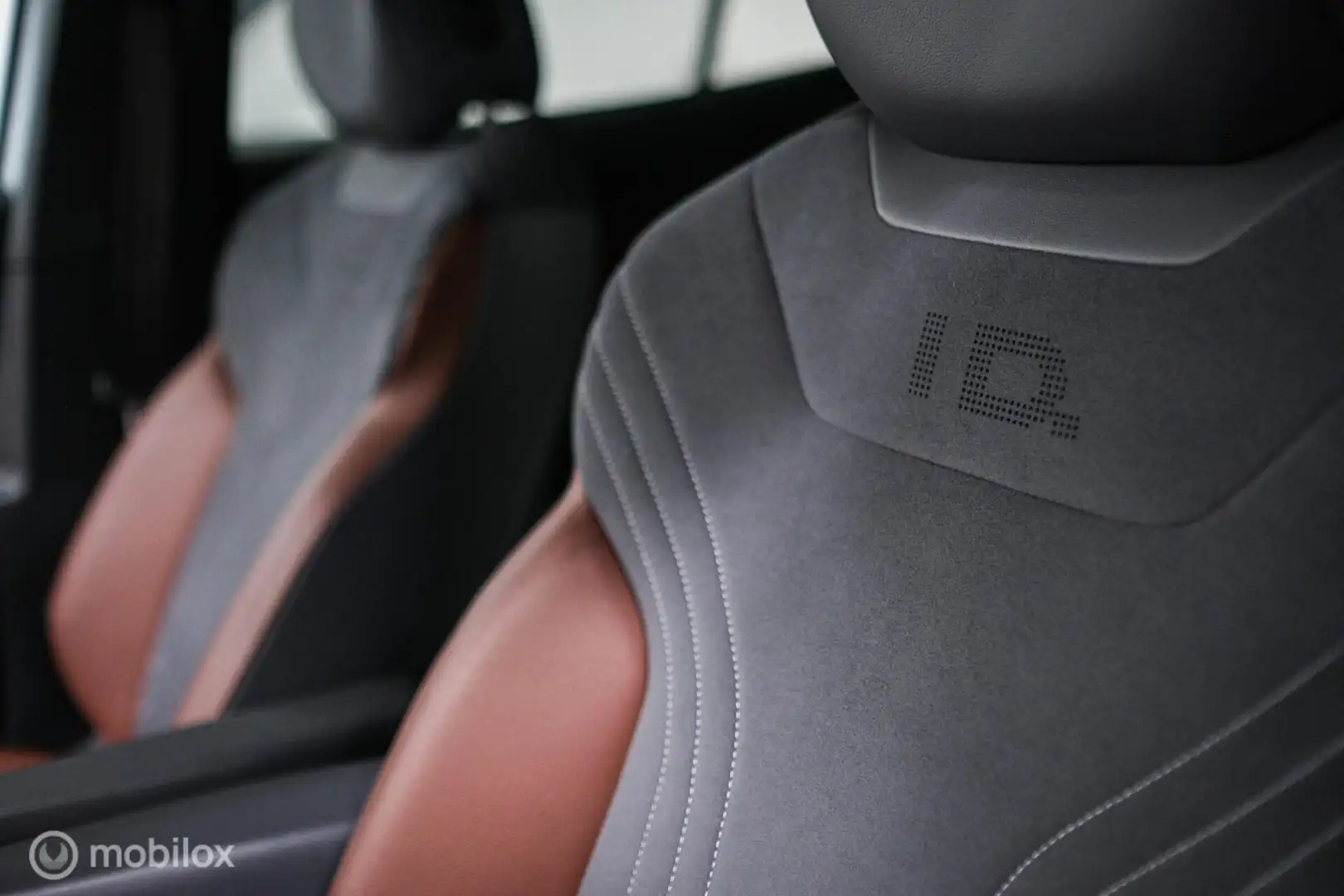 Volkswagen ID.4 First 77 kWh | Nieuwe ACCU | Trekhaak | Camera | 2 Wit - 2