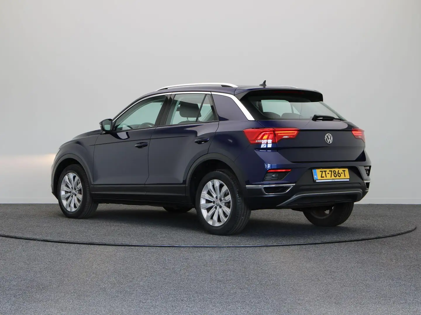 Volkswagen T-Roc 1.0 TSI Style | 17 inch Velgen | Climate Control | Blauw - 2