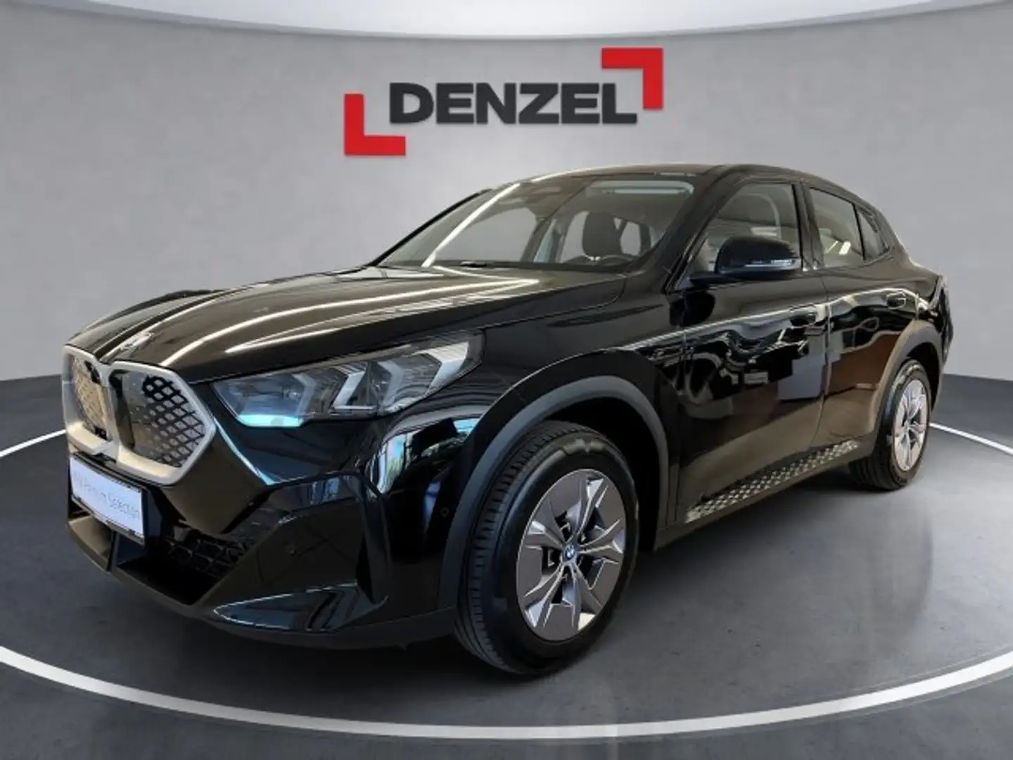 BMW iX2 eDrive20 64,8kWh Schwarz - 1