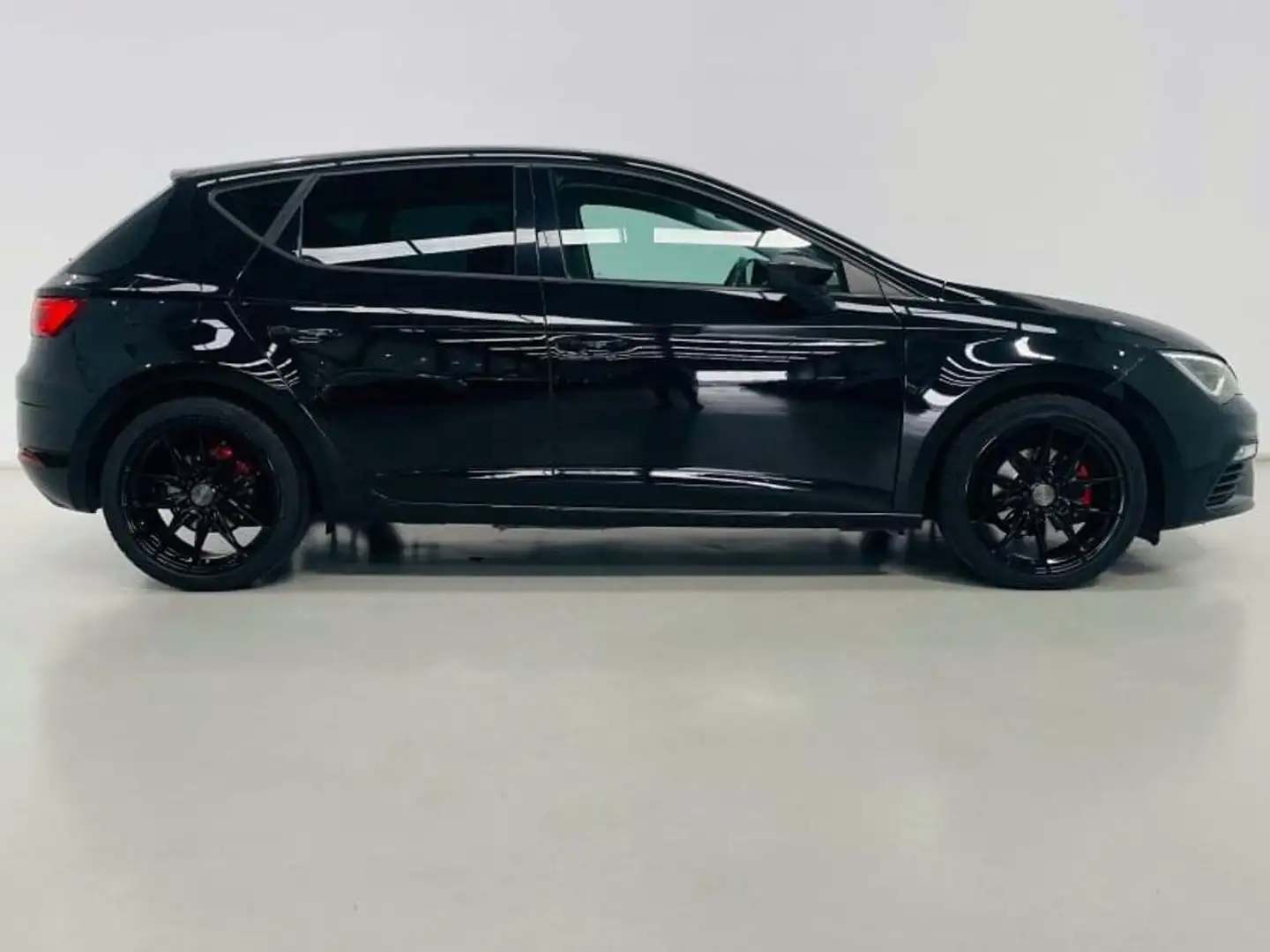 SEAT Leon 1.5 eTSI S&S FR DSG-7 150 Negro - 1