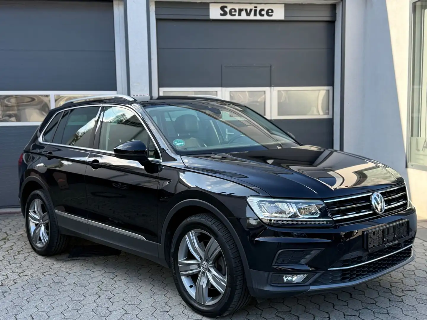 Volkswagen Tiguan 2.0 TSI Highline BMT 4Motion *1.Hd.*ACC* Schwarz - 1
