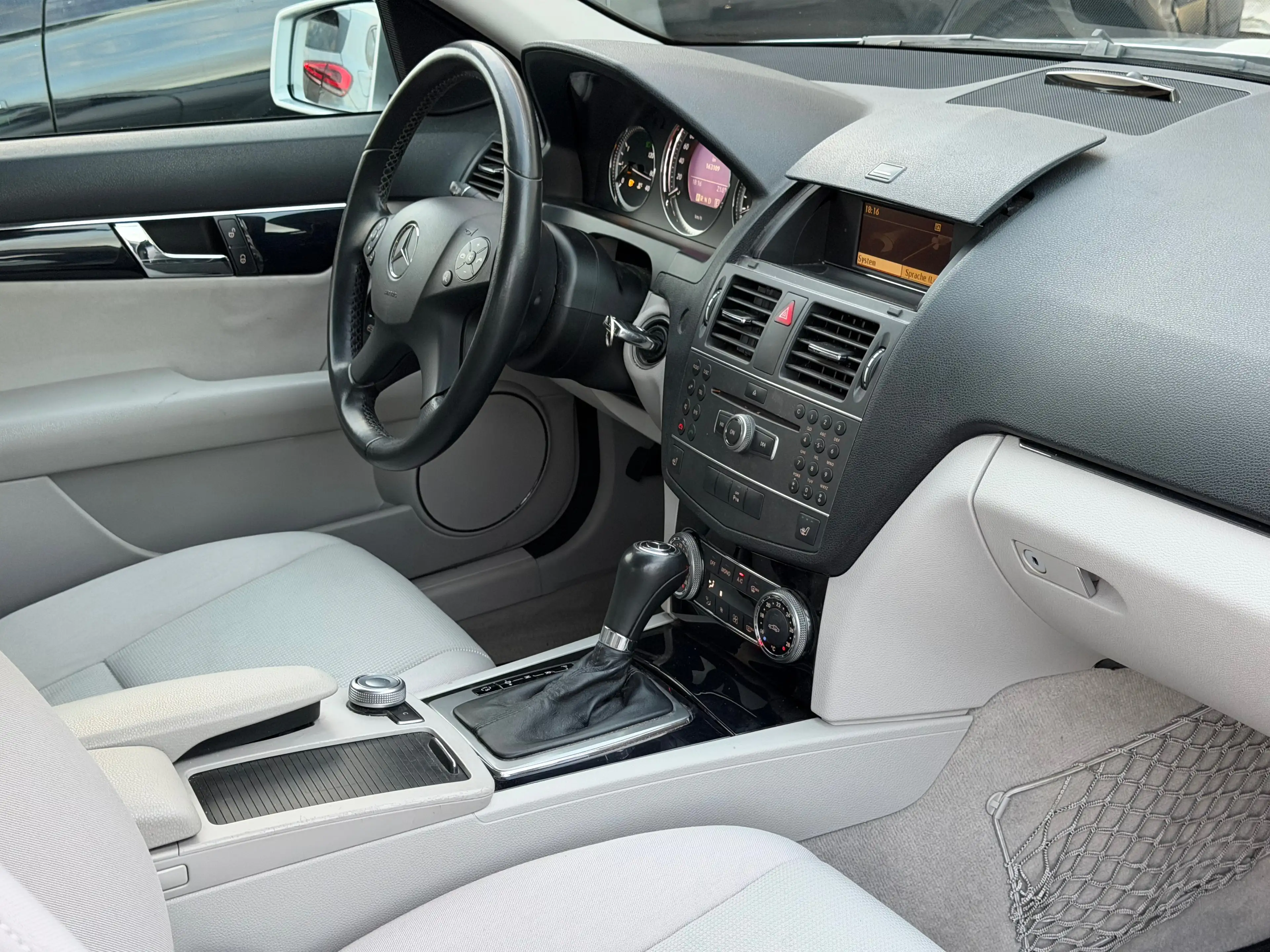 Mercedes-Benz C 180 C180 Elegance_Automatik_Klima_Sitzheizung_Anhängerkupplung — photo 11