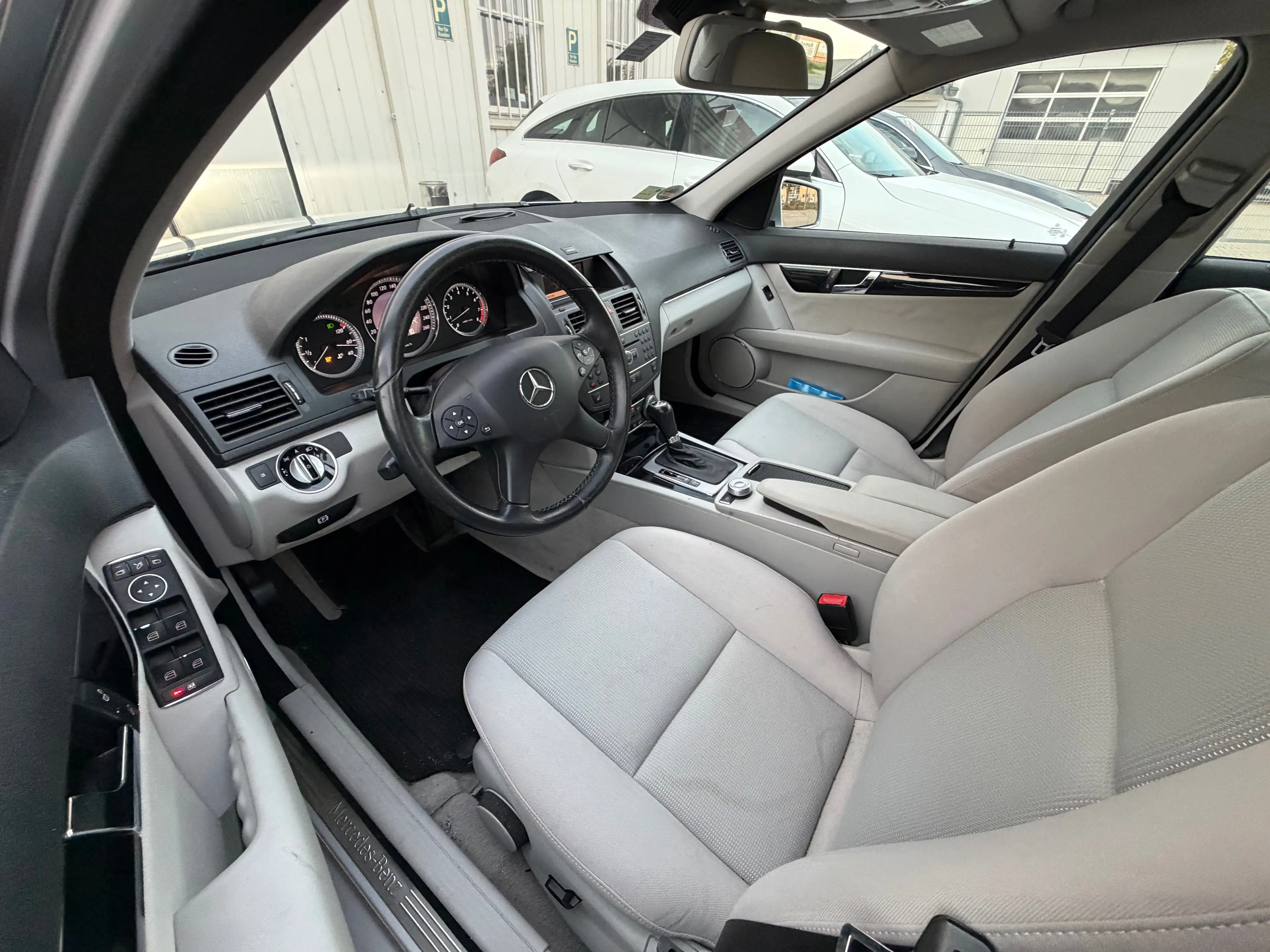 Mercedes-Benz C 180 C180 Elegance_Automatik_Klima_Sitzheizung_Anhängerkupplung — photo 8