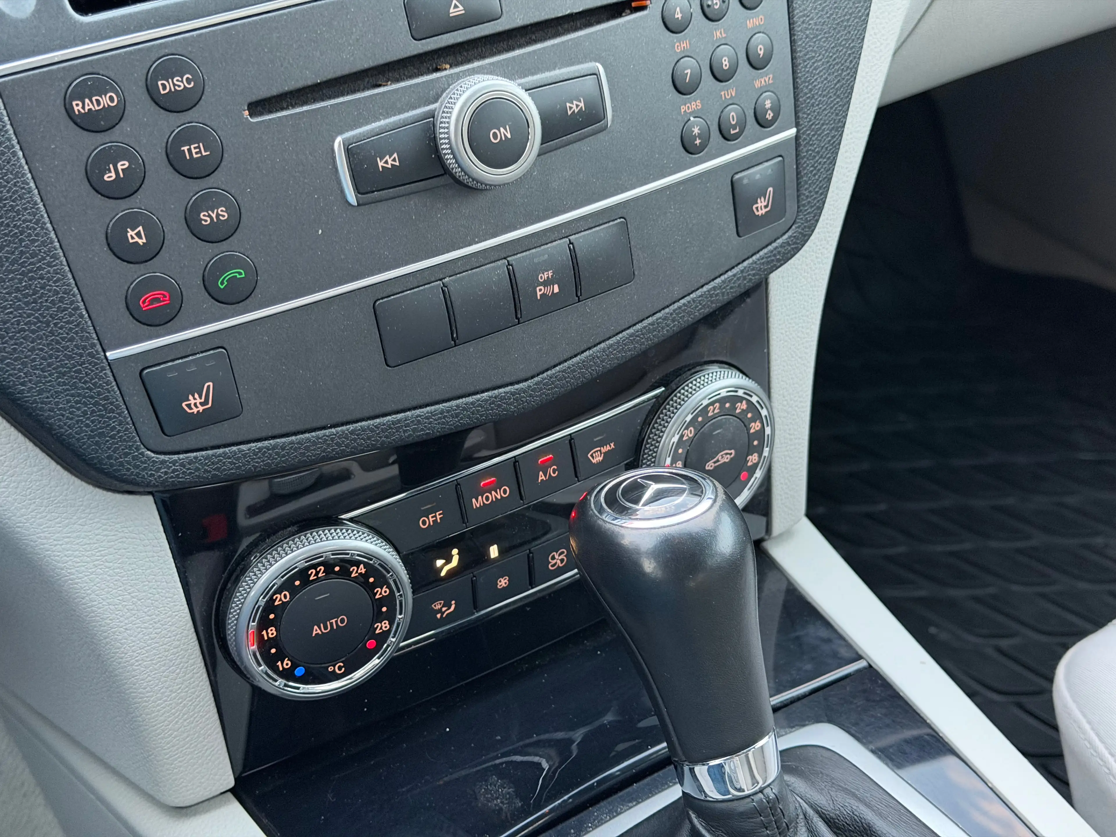 Mercedes-Benz C 180 C180 Elegance_Automatik_Klima_Sitzheizung_Anhängerkupplung — photo 10