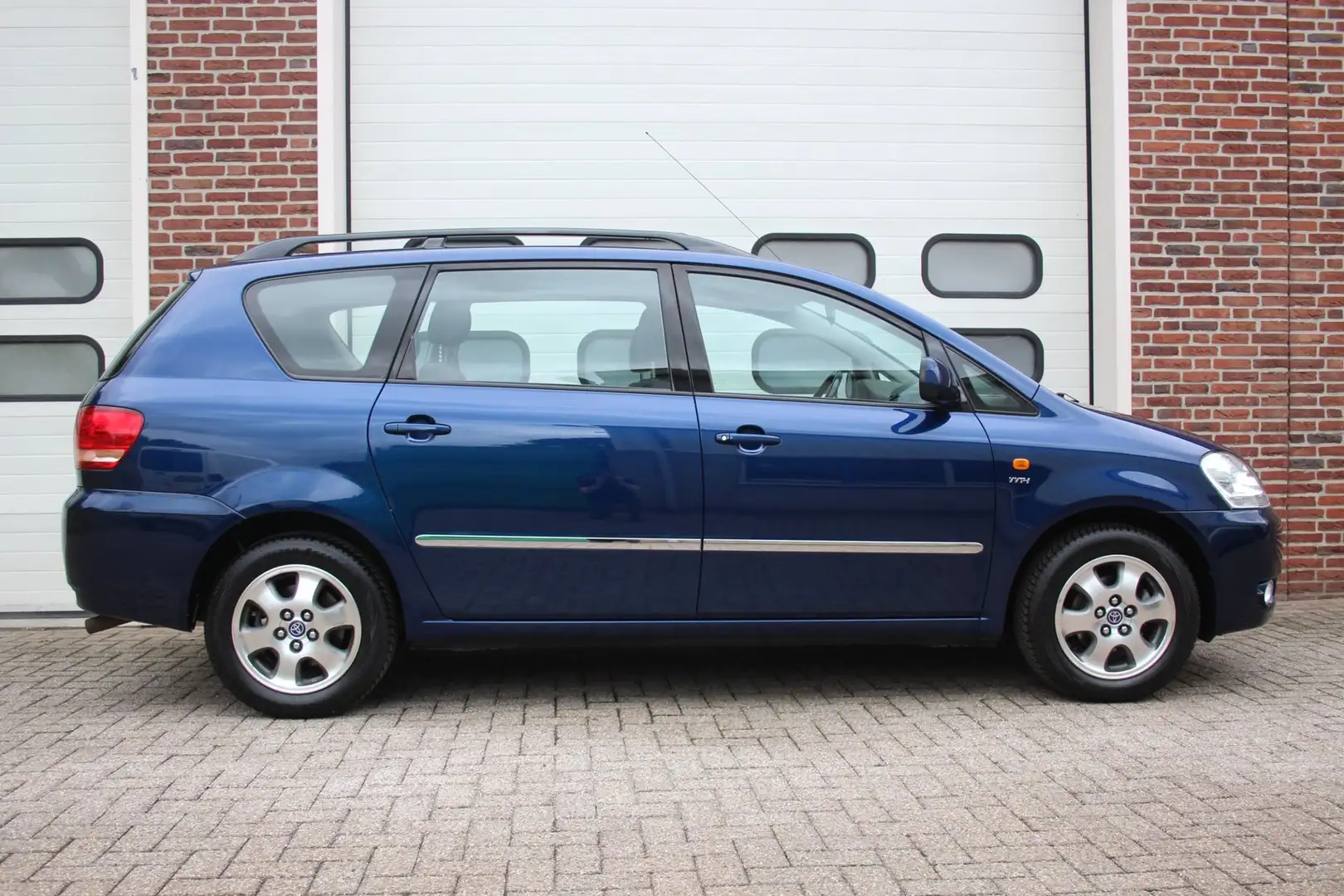 Toyota Avensis Verso 2.0i Linea Sol 6Persoons * Airco / 81.829Km / 1e E Blau - 2
