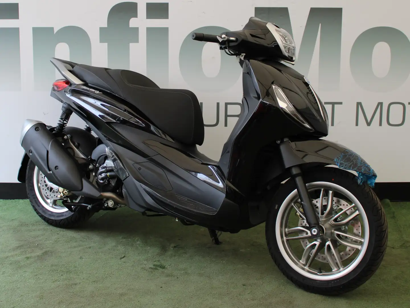 Piaggio Beverly 300 - 2