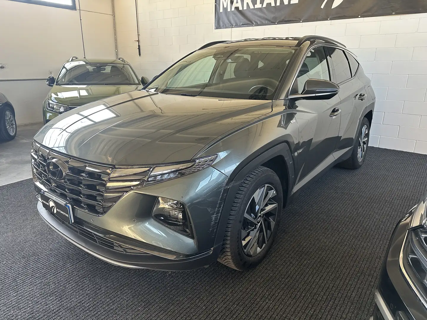 Hyundai TUCSON 1.6 crdi 48V Xline 2wd imt Grijs - 2