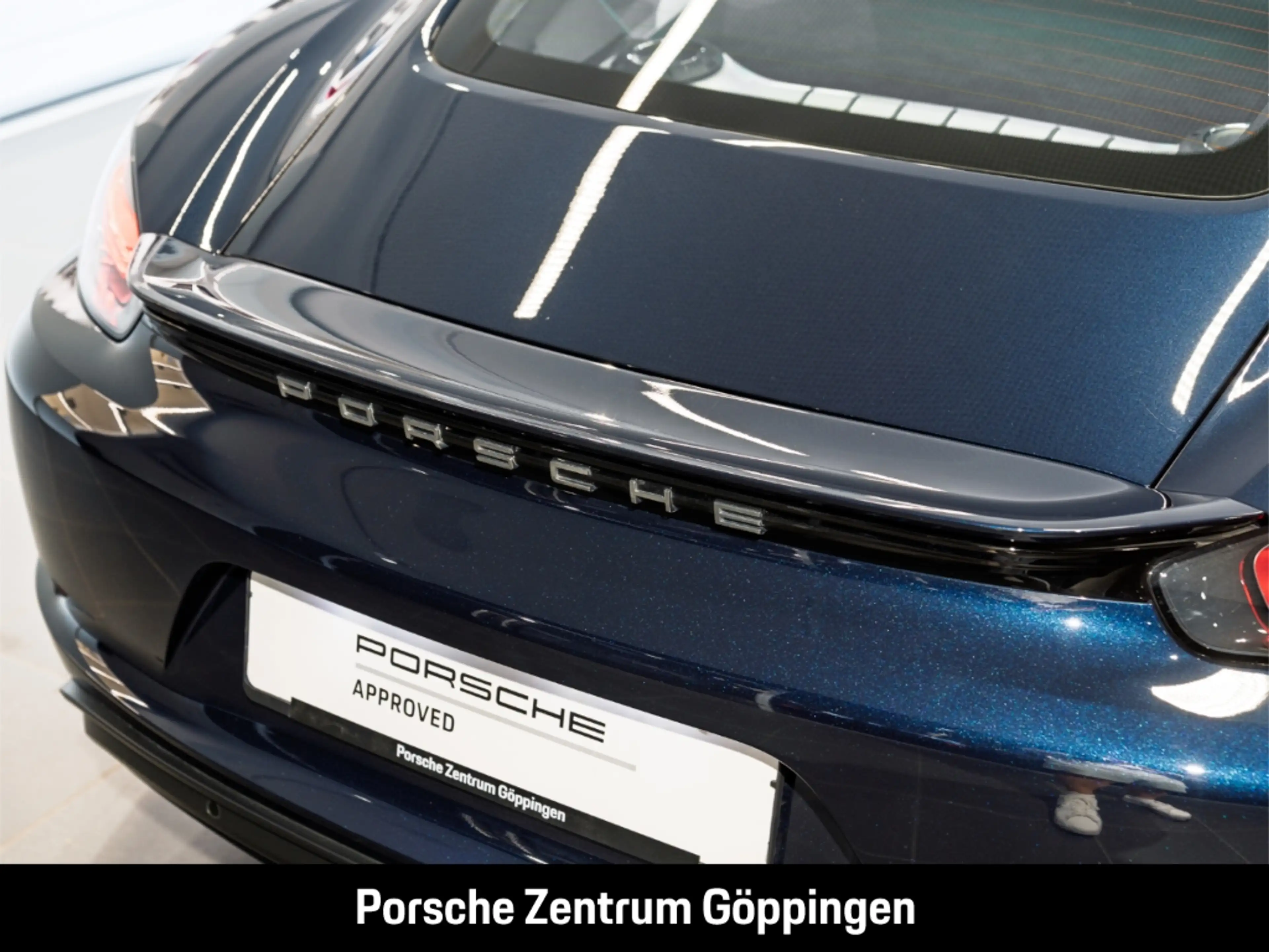 Porsche Cayman 718 — photo 12