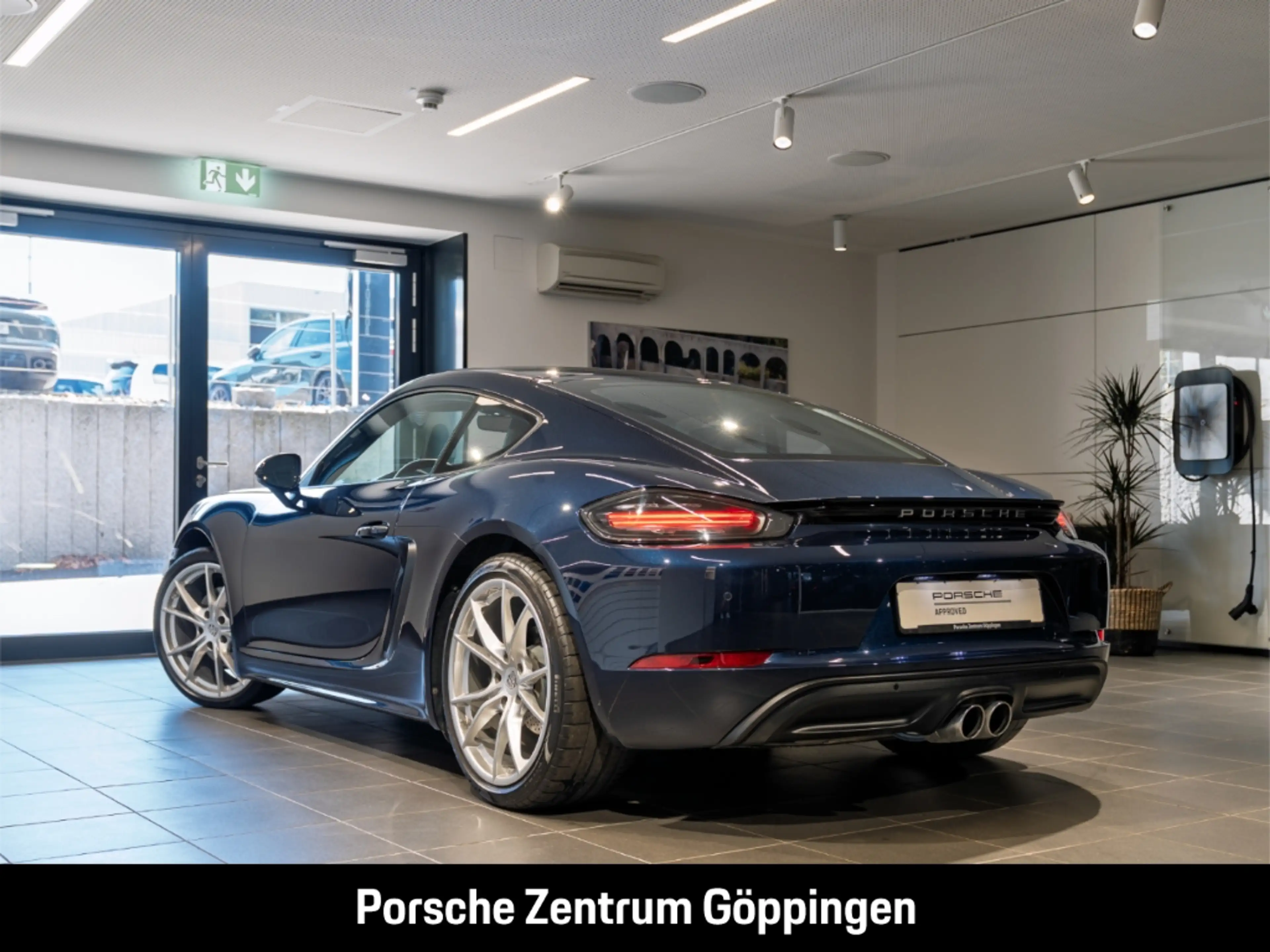 Porsche Cayman 718 — photo 5