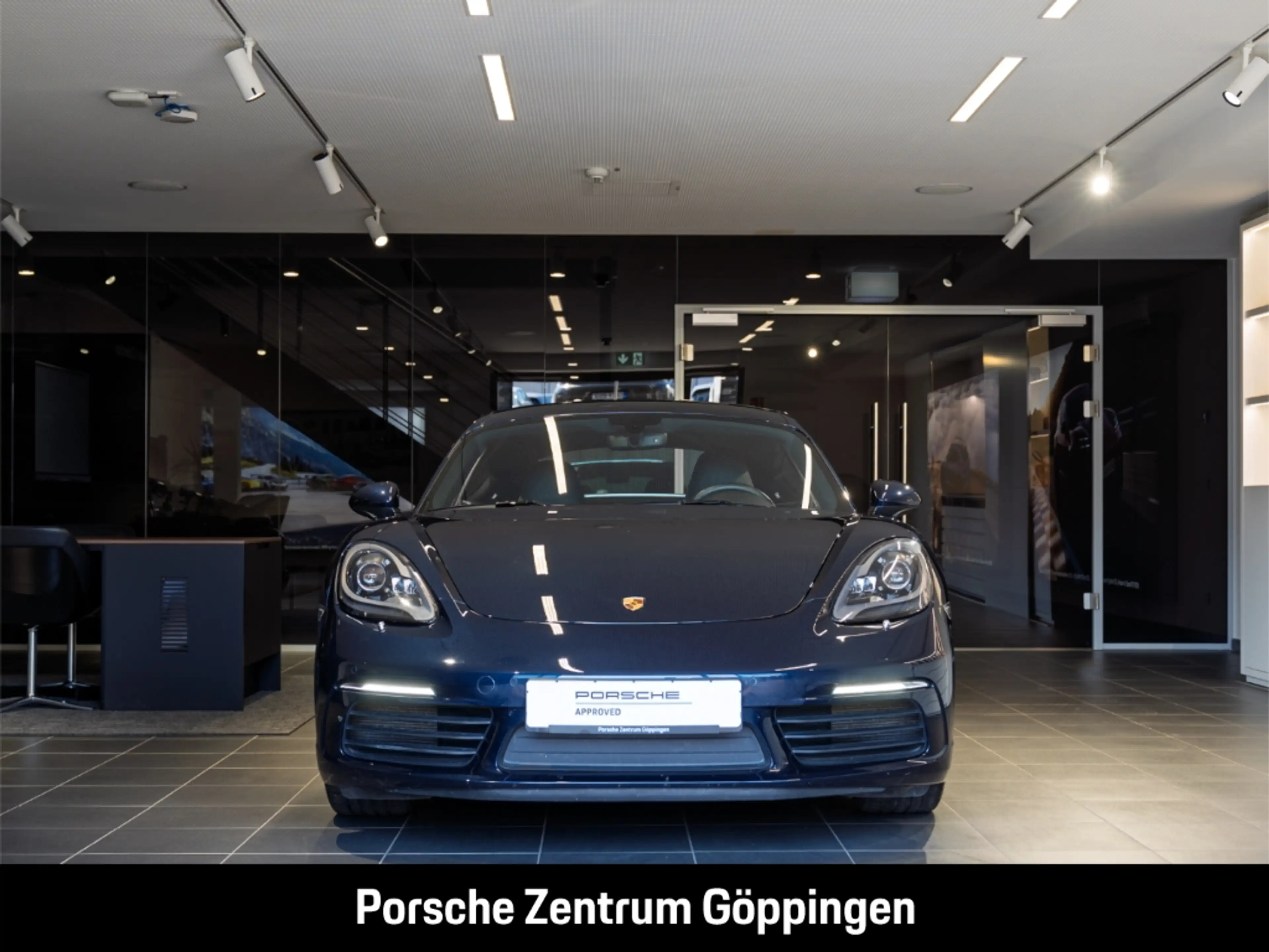 Porsche Cayman 718 — photo 6