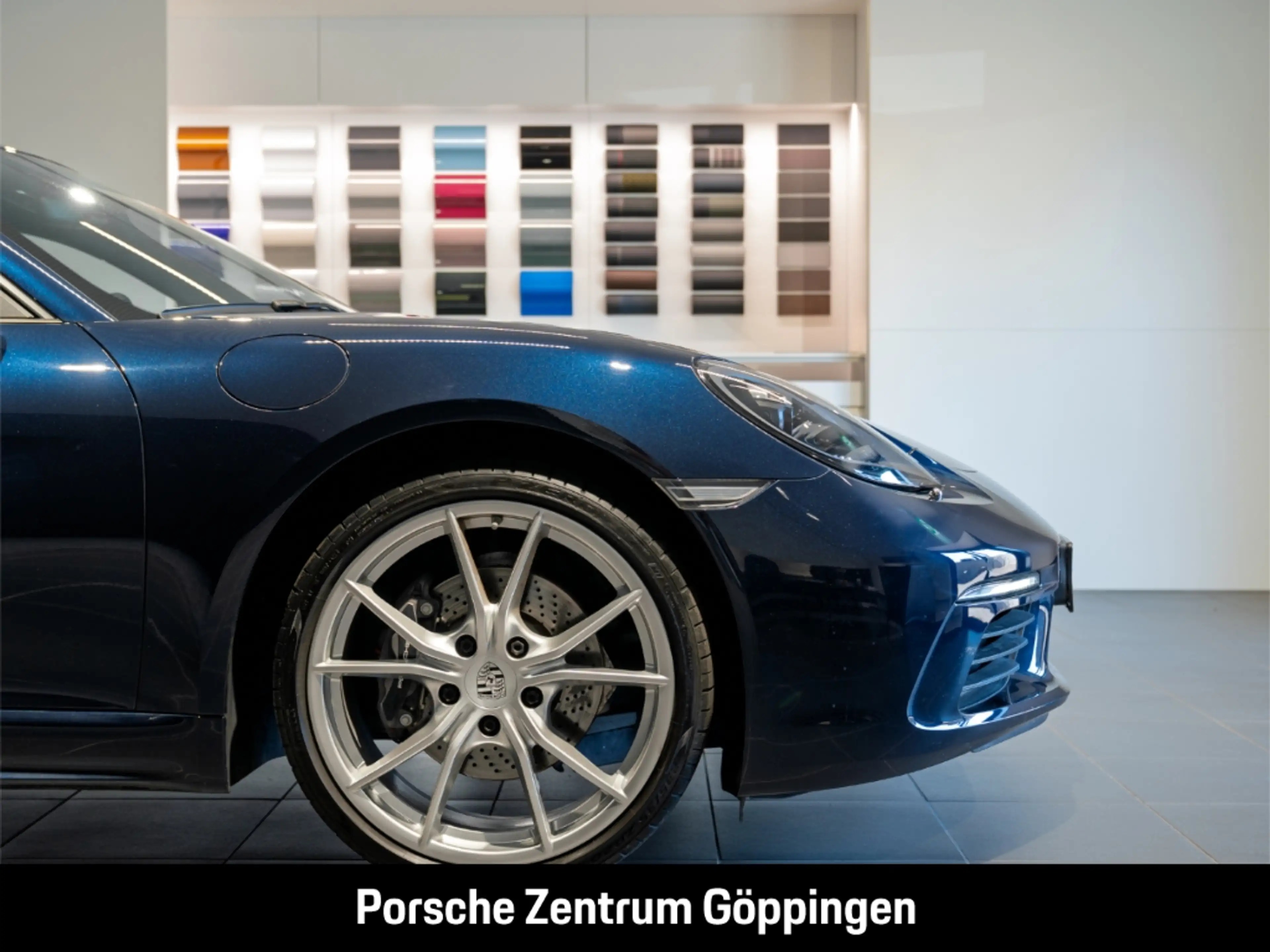 Porsche Cayman 718 — photo 10
