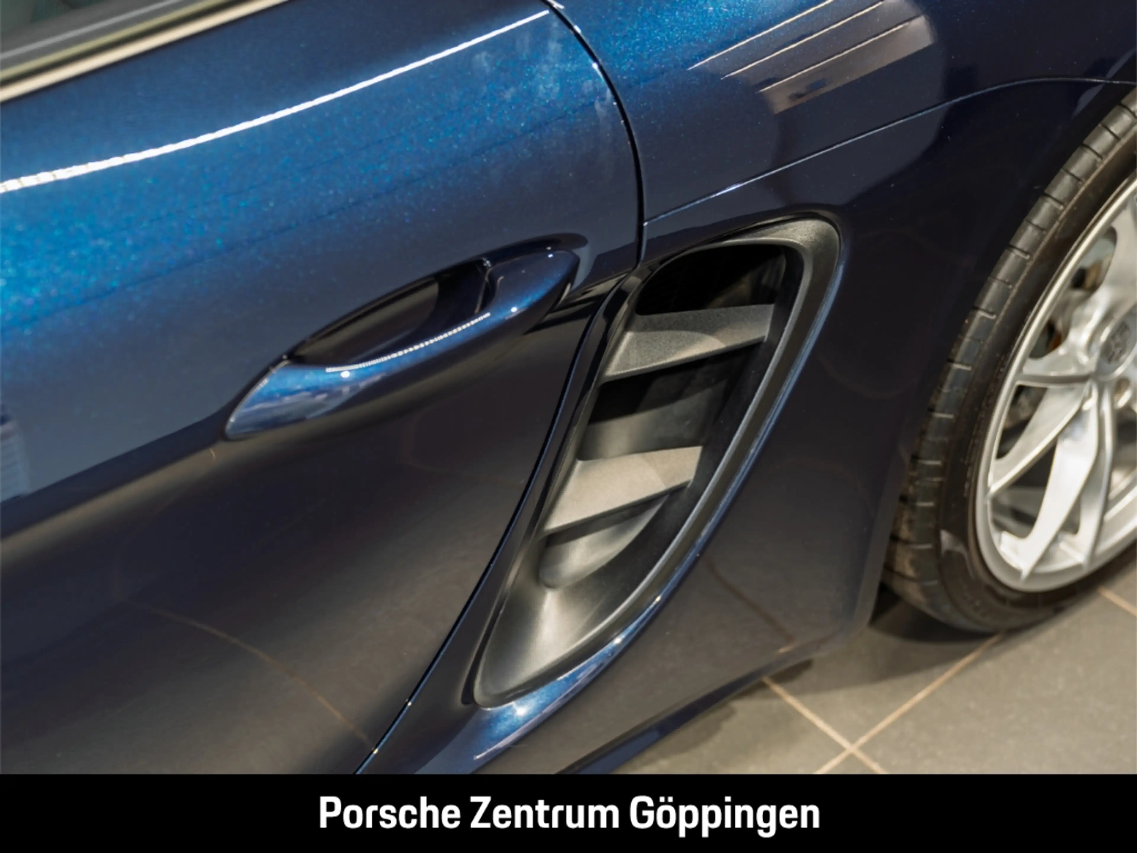 Porsche Cayman 718 — photo 15