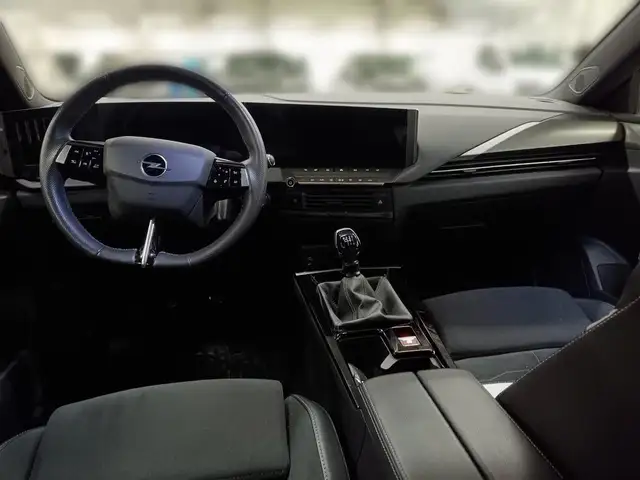 Opel Astra view 4
