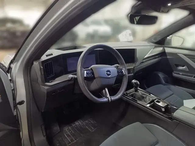 Opel Astra view 5