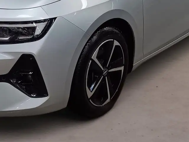 Opel Astra view 3