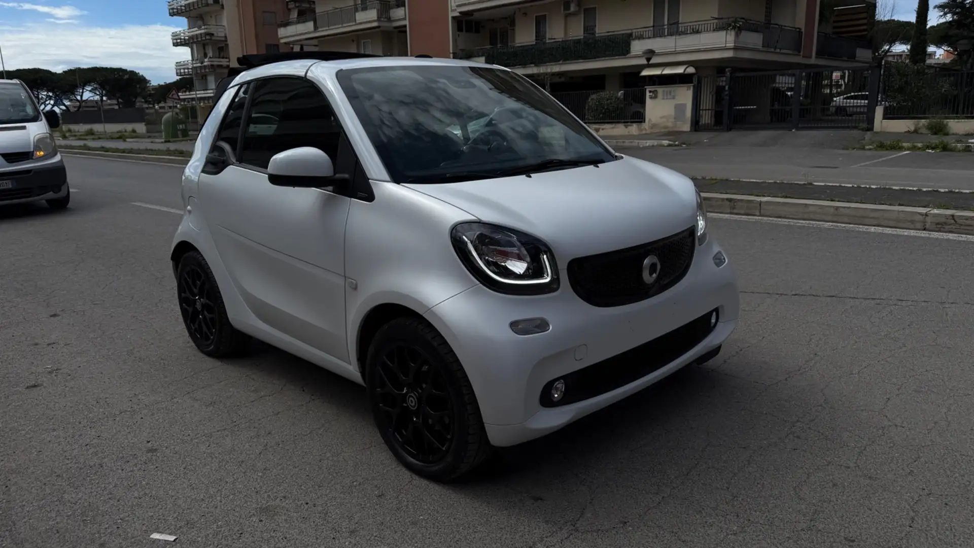 smart forTwo 70 1.0 twinamic cabrio Passion LED NAVI KAMERA CER Bianco - 2