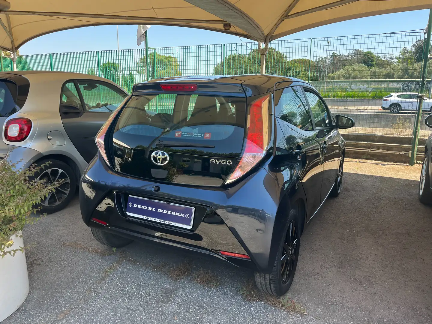 Toyota Aygo Aygo 5p 1.0 x Grijs - 2