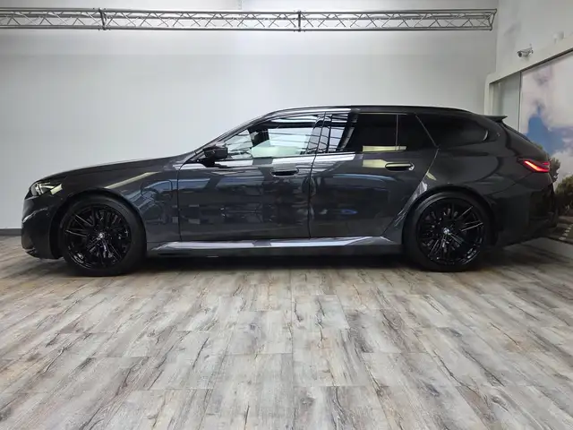 BMW M5 view 3