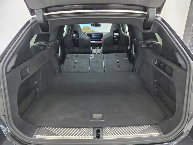 BMW M5 view 23