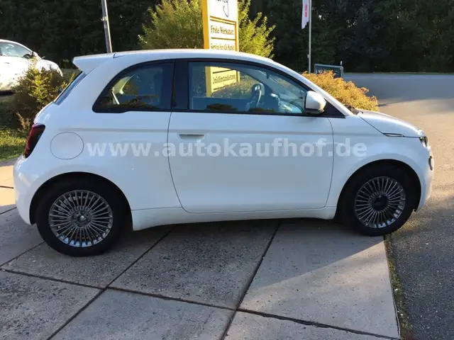 Fiat 500E view 7