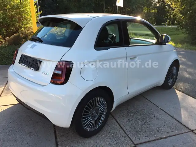 Fiat 500E view 6