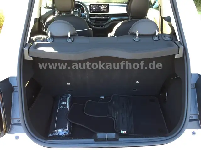 Fiat 500E view 11