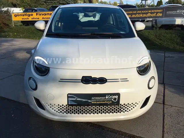 Fiat 500E view 2