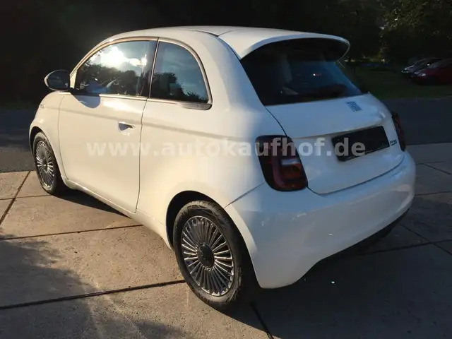 Fiat 500E view 5