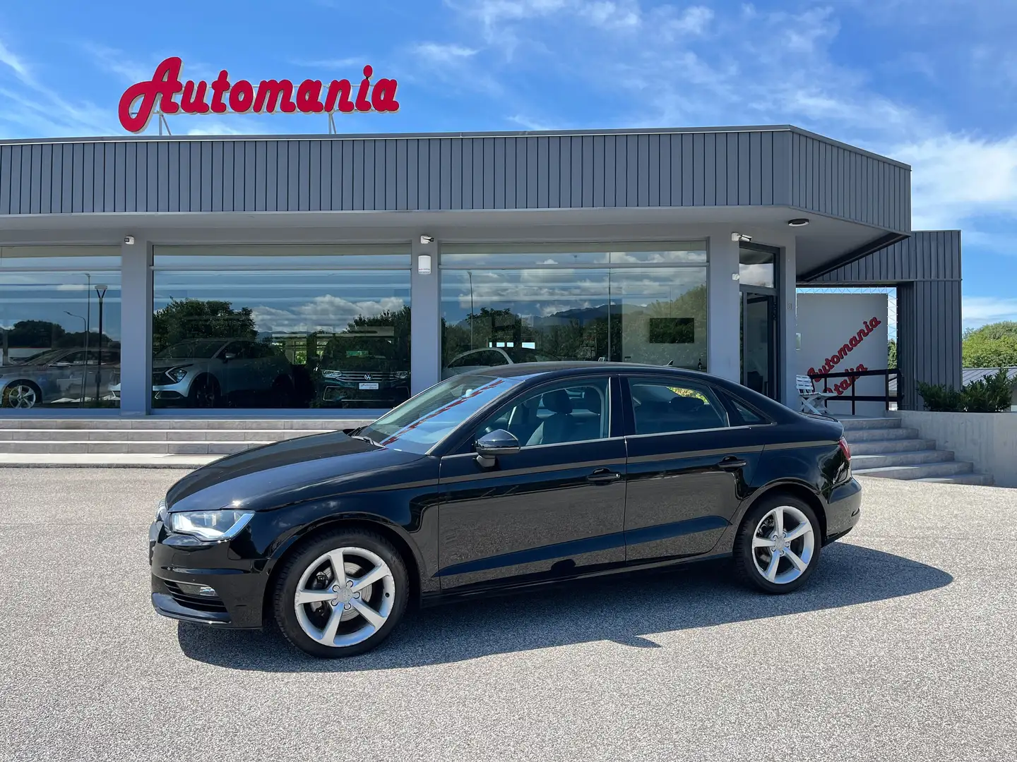 Audi A3 A3 Sedan 1.6 tdi Attraction 110cv E6 Negru - 1