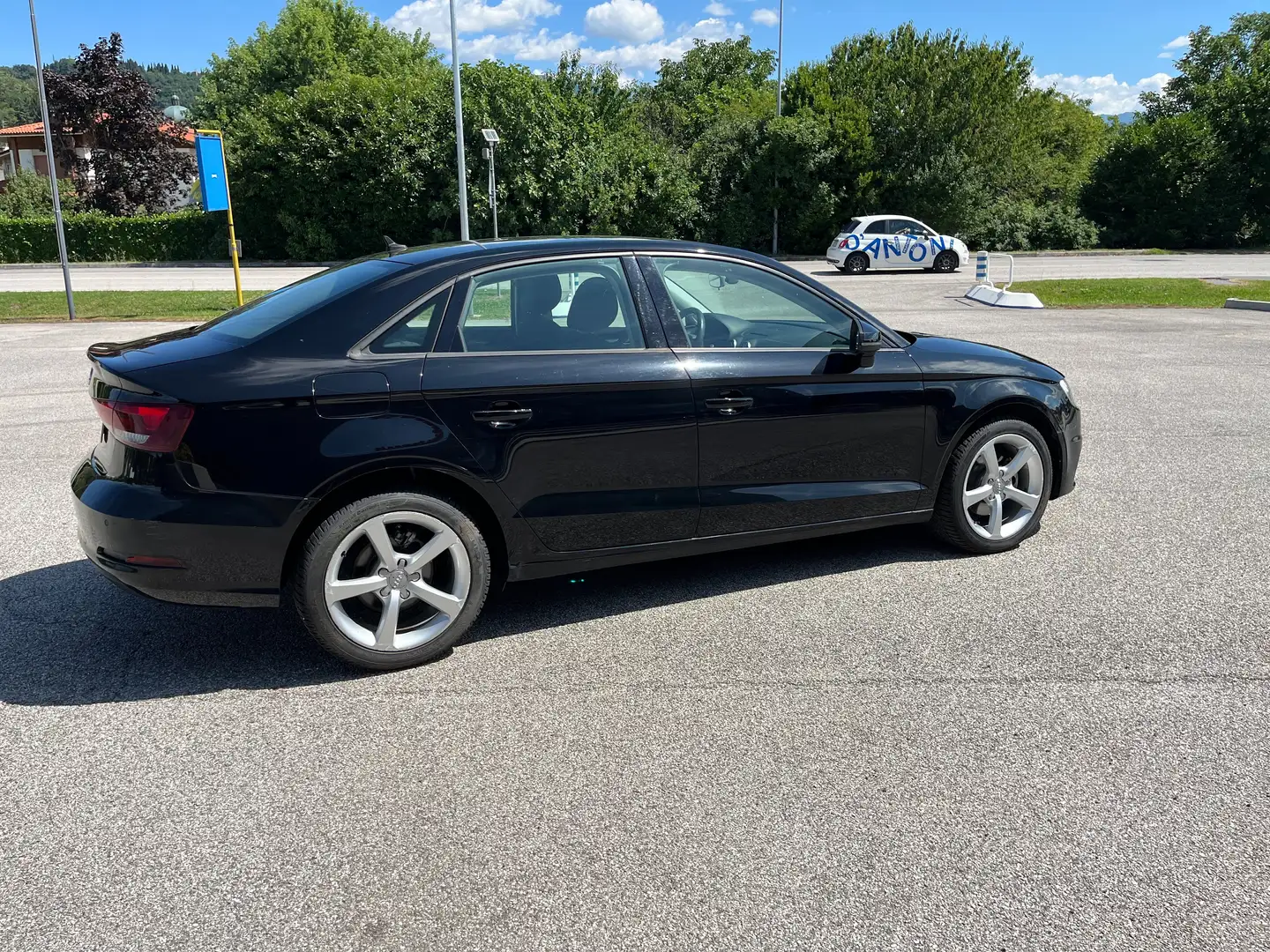 Audi A3 A3 Sedan 1.6 tdi Attraction 110cv E6 Negru - 2