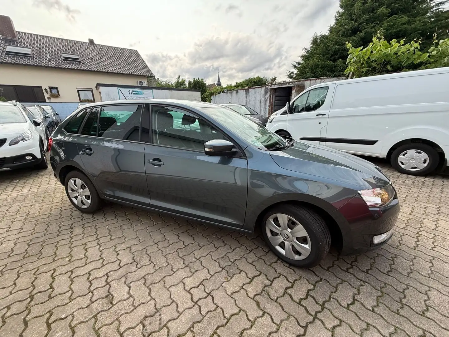 Skoda Rapid/Spaceback Spaceback Ambition Navi PDC Sitzheizung Grijs - 1