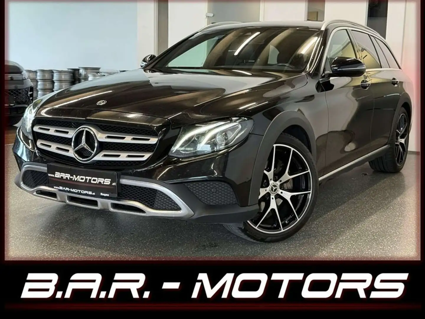 Mercedes-Benz E 220 d 4Matic All-Terrain *KAMERA*PDC*SHZ*19ZOLL* Schwarz - 1