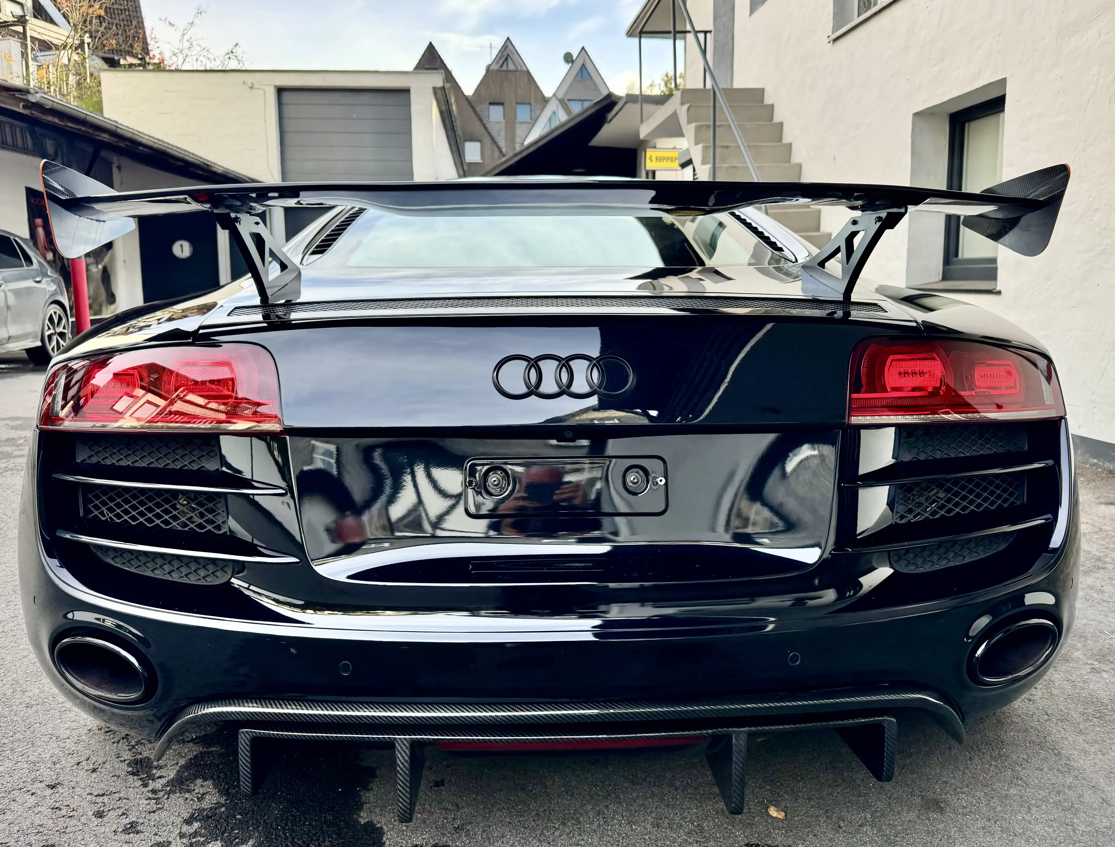 Audi R8 R8 5.2 FSI quattro R tronic — photo 8