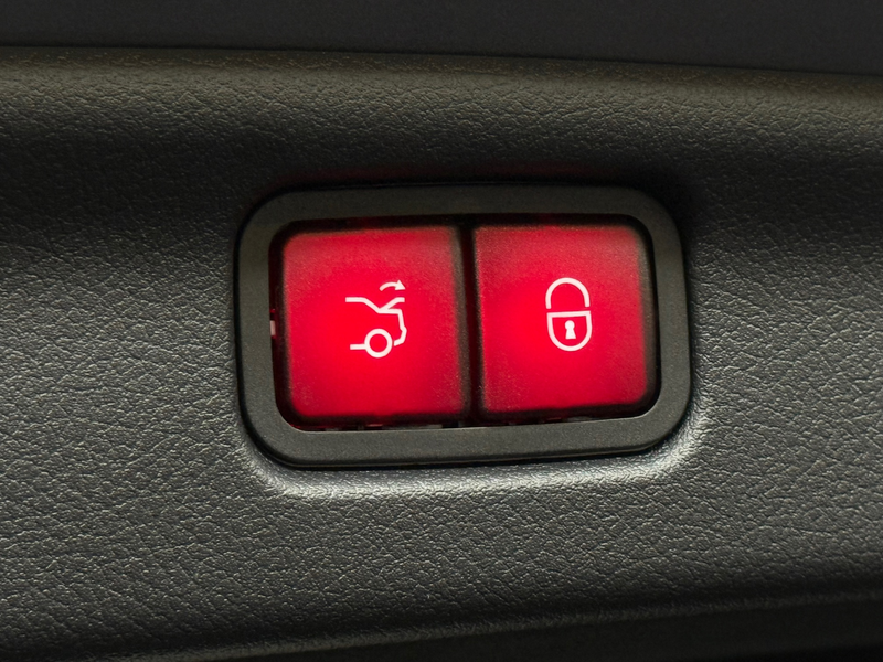 Mercedes-Benz C 300 e AMG Memory Distronic Massage Digital Sfeer 360 L — photo 10