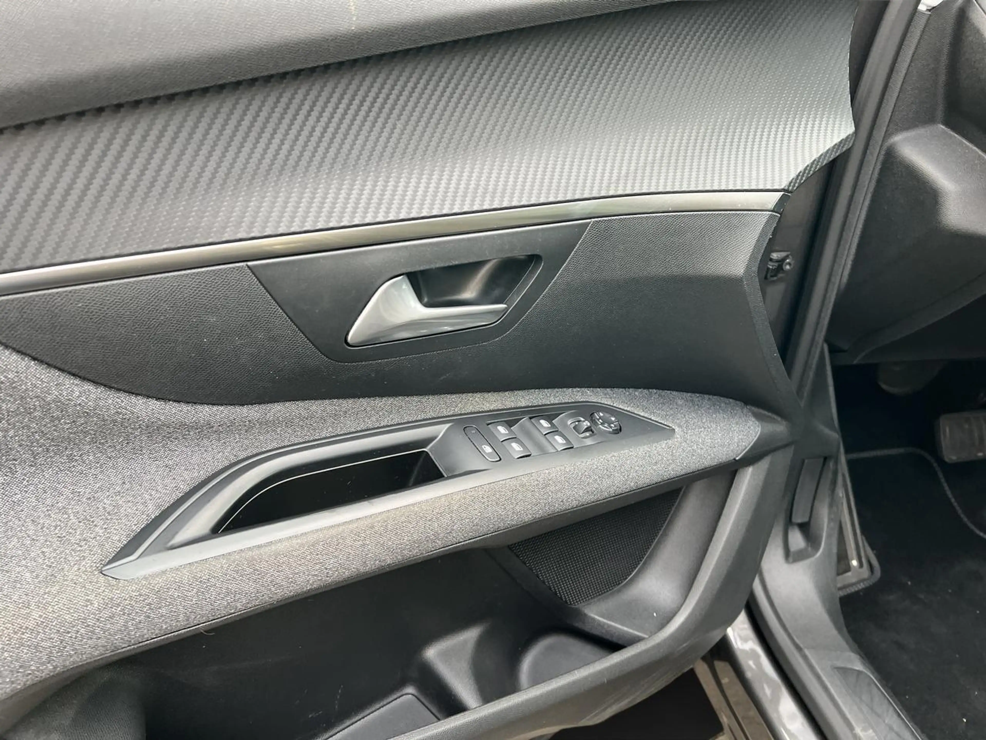 Peugeot 5008 1.5 BlueHDi 96kW S&S EAT8 Crossway — photo 15